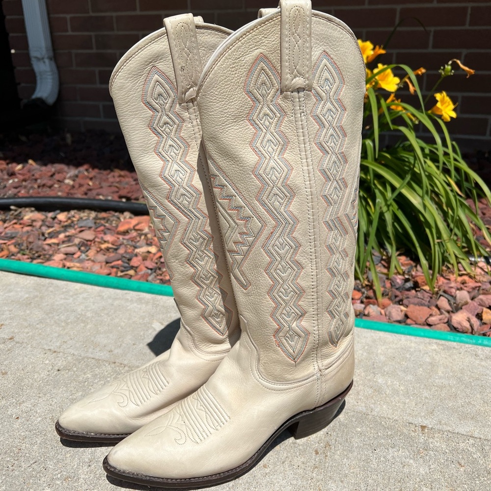 Dan Post Women’s Cream Cowboy Boots